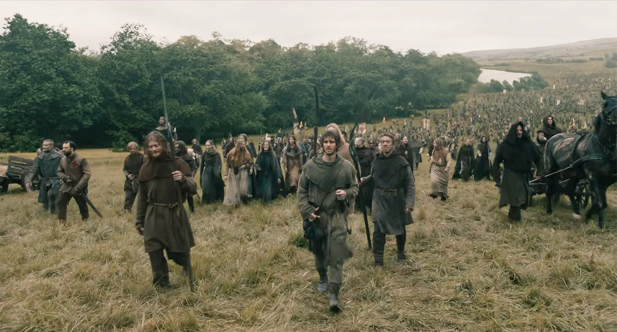 A vast group of villagers and rebels crosses an open field in The Uprising.