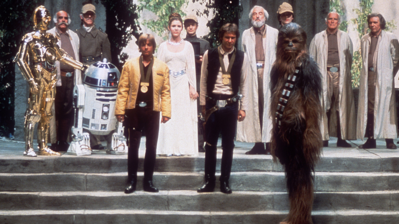 The principal heroes of Star Wars stand together during the medal ceremony.