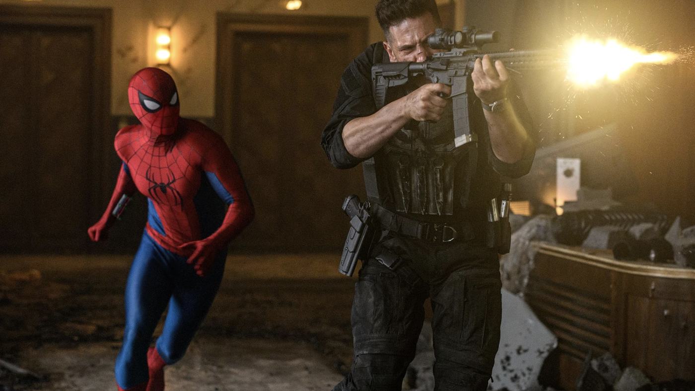 Spider-Man running alongside Frank Castle mid-firefight